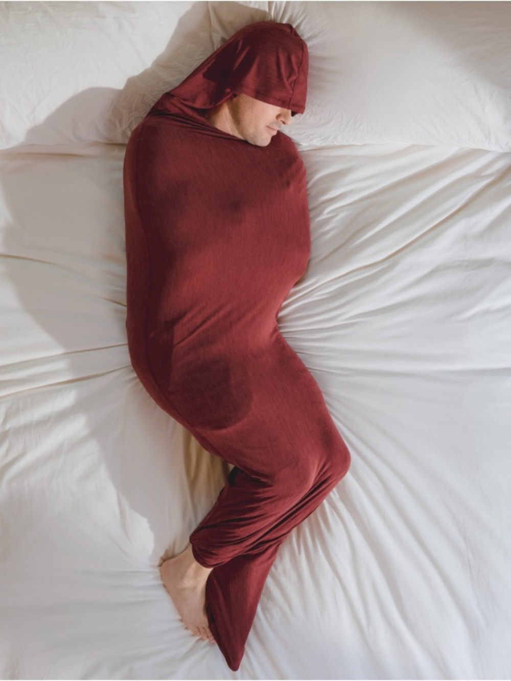 Hug Sleep Pod Large - Maroon/Red with Hood
